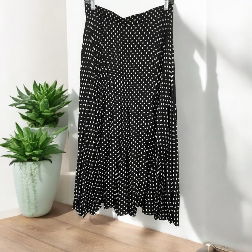 Max Studio Skirt Size M Black White Polka Dot Pleated Skirt Elastic Waist - Picture 2 of 15